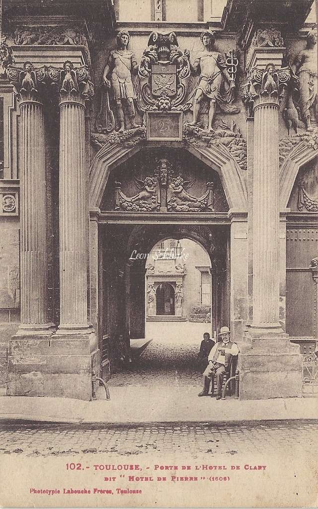 102 - Porte de l'Hôtel de Clary