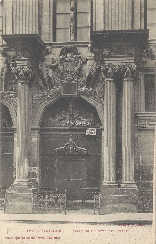 102 - Porte de l'Hôtel de Pierre