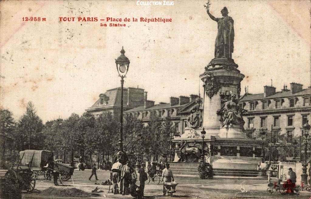 12 - 958 M - Place de la République - La Statue