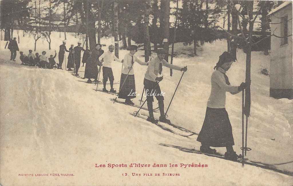 13 - Une file de skieurs