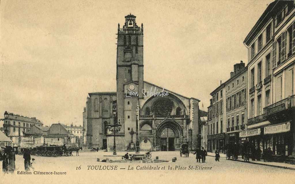 16 - La Cathédrale et la Place St-Etienne