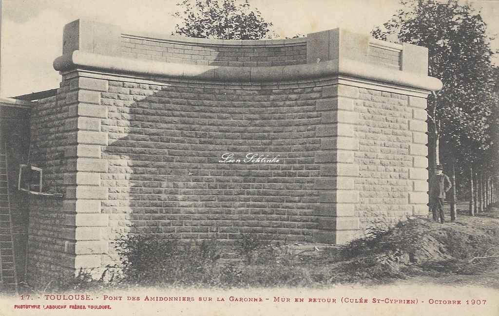 17 - Mur en retour côté Saint-Cyprien (Octobre 1907)