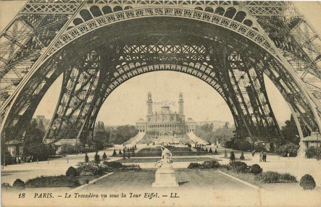 18 - PARIS - Le Trocadéro vu sous la Tour Eiffel