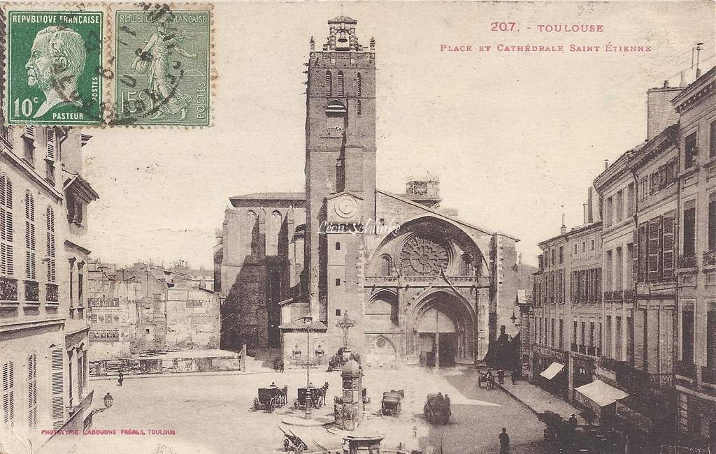 207 - Place et Cathédrale St-Etienne