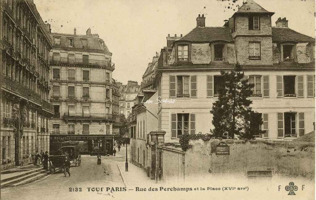 2132 - Rue des Perchamps et la Place