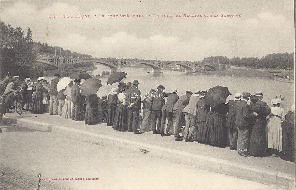 218 - Le Pont St-Michel un jour de régates