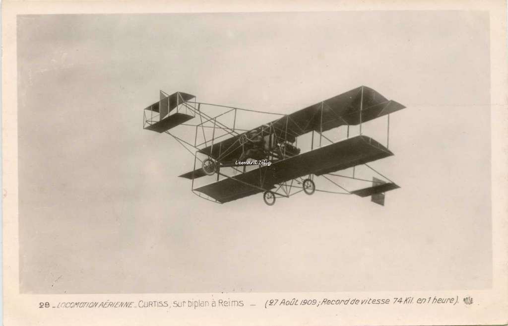 28 - Locomotion Aérienne - Curtiss sur biplan à Reims