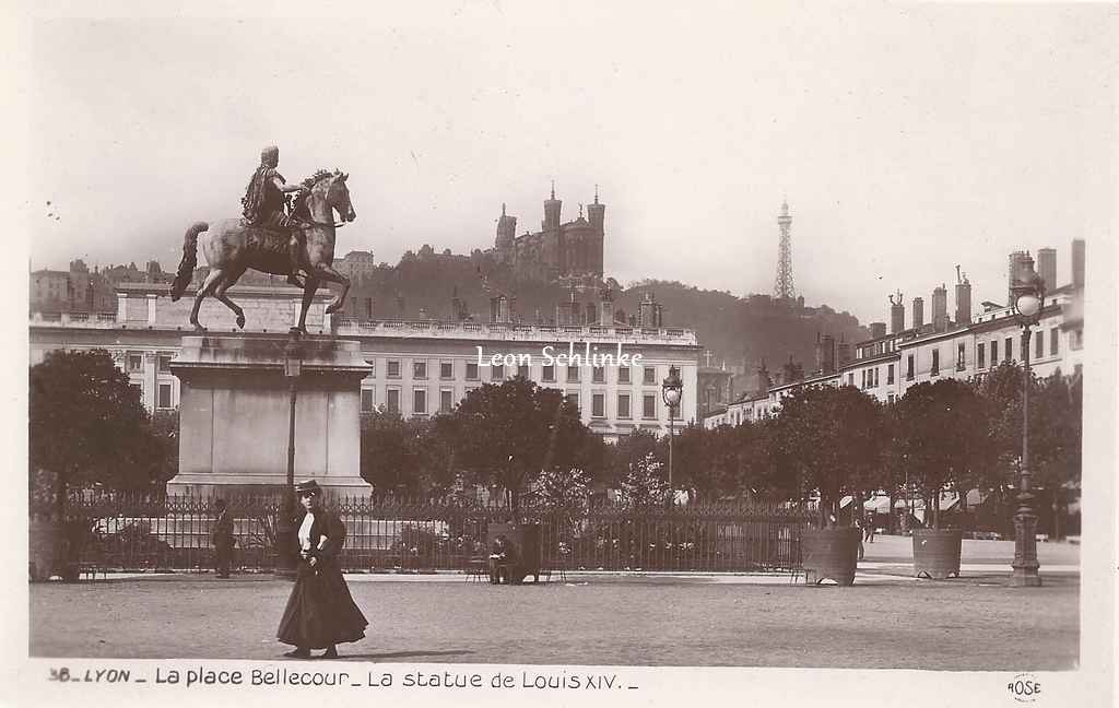 Rose 38 - La place Bellecour - La statue de Louis XIV
