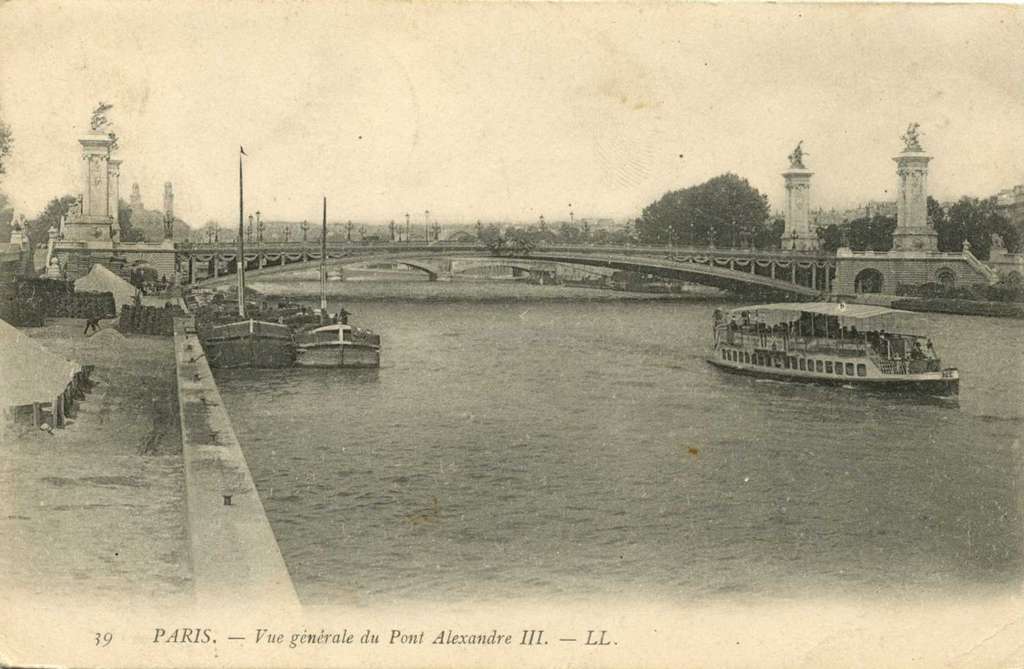39 - PARIS - Vue générale du Pont Alexandre III