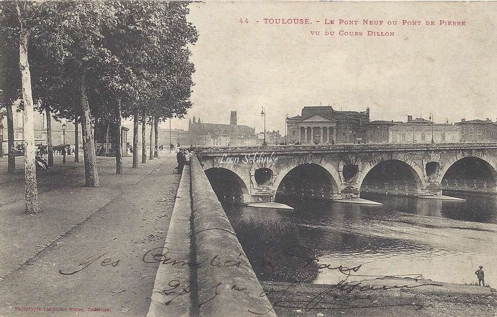 44 - Le Pont-Neuf ou Pont de Pierre au Cours Dillon