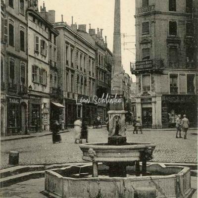 46 - Fontaine, Place St-Etienne