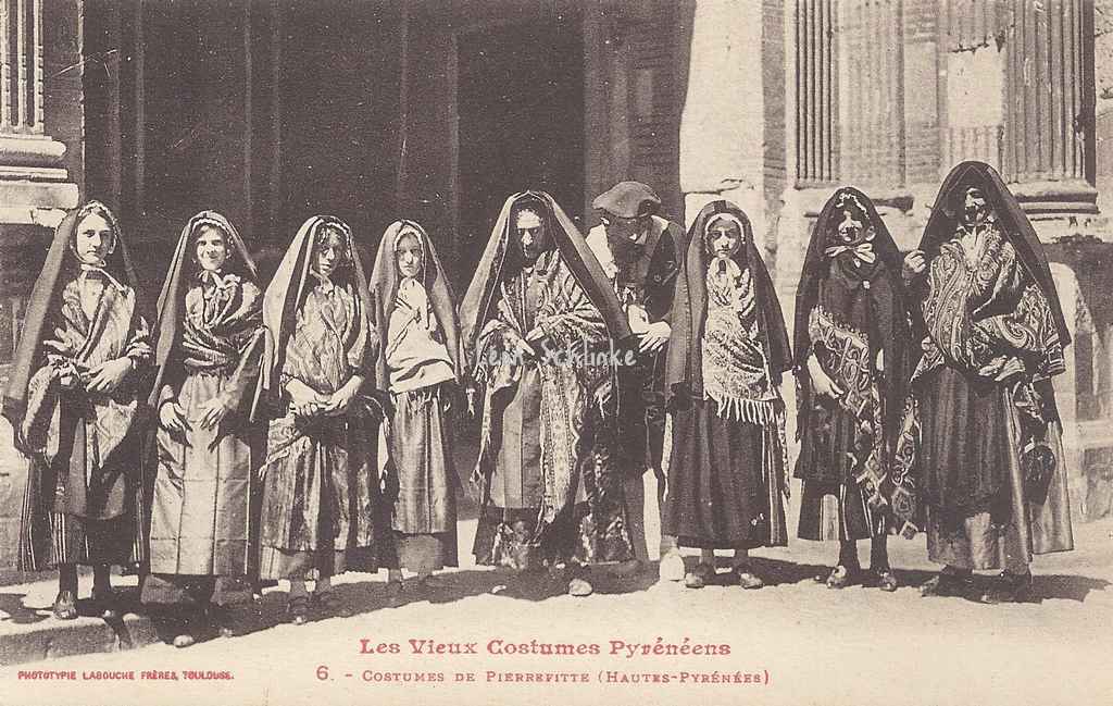 6 - Costumes de Pieerefitte (Hautes-Pyrénées)
