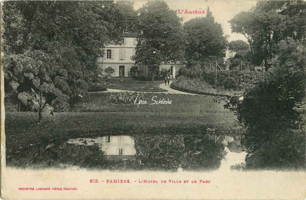 652 - Pamiers - L'Hôtel de Ville et le Parc