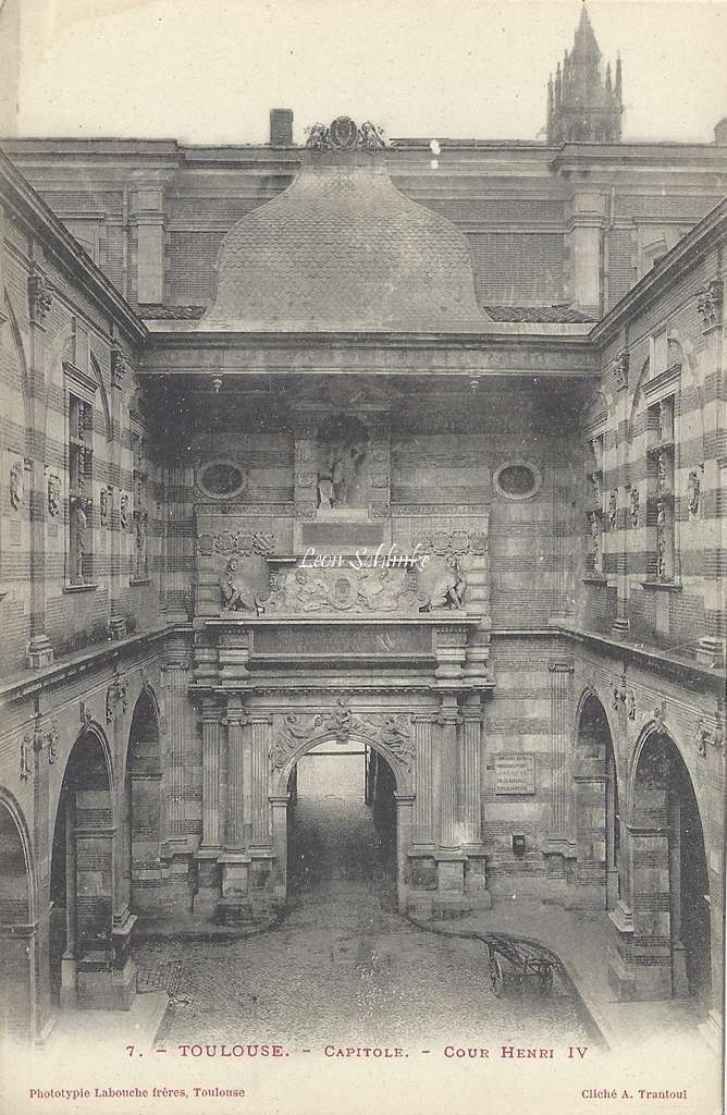 7 - Capitole - Cour Henri IV