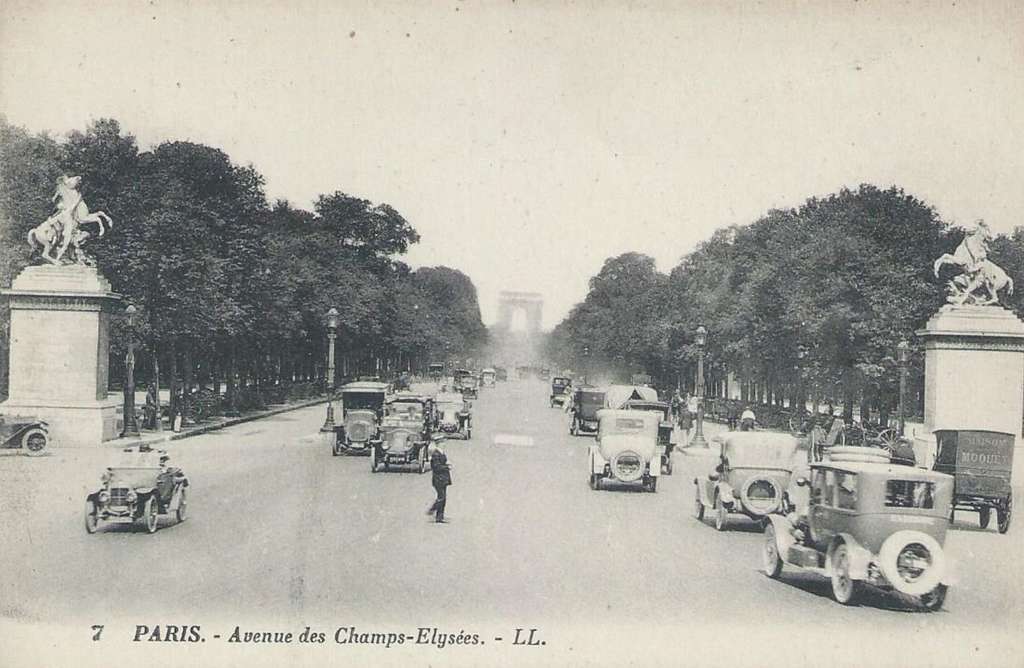 7 - PARIS - Avenue des Champs-Elysées