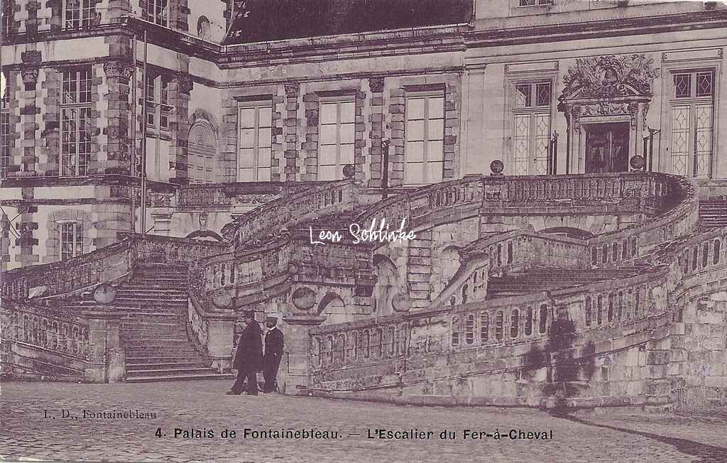 77-Fontainebleau - L'escalier du Fer à Cheval (L.D. 4)