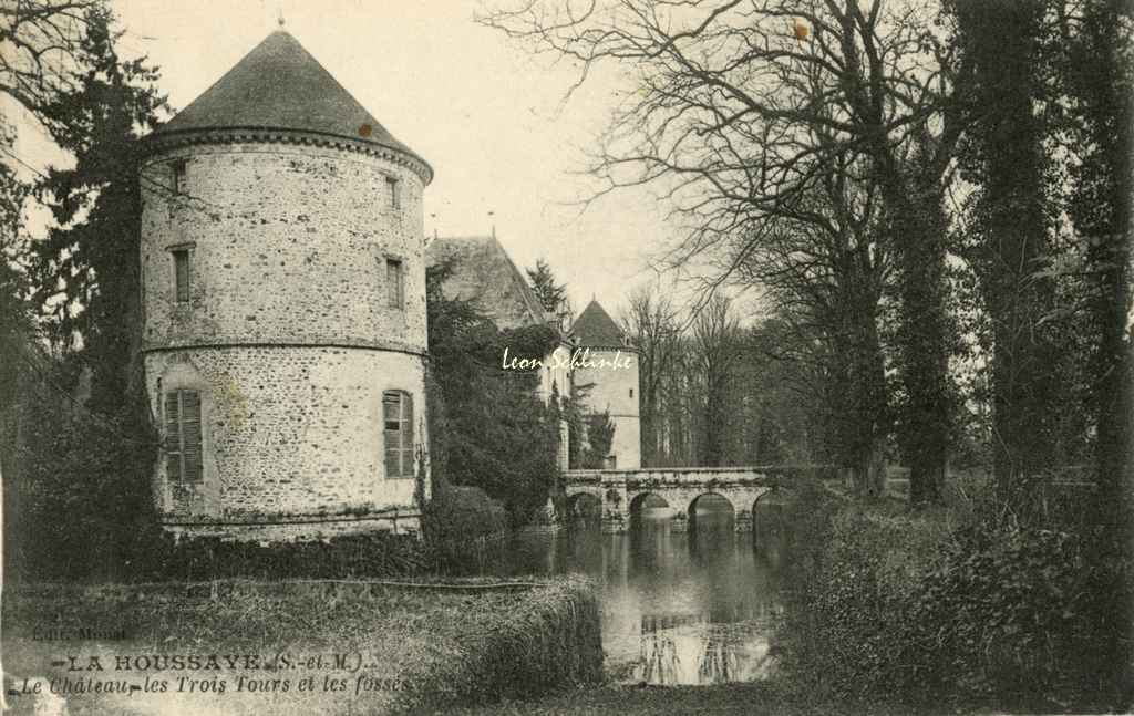 77-La Houssaye - Le Château, les Trois Tours (Monat ed.)