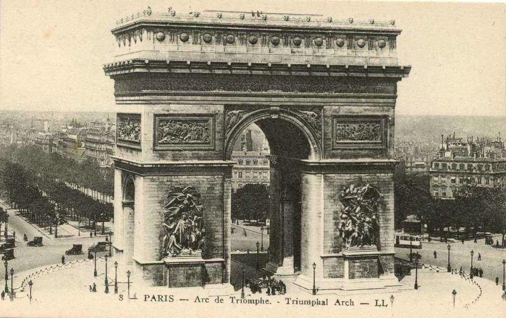 8 - Arc de Triomphe