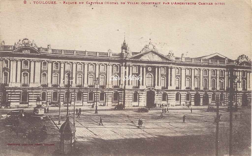8 - Façade du Capitole construit par Cammas (1750)