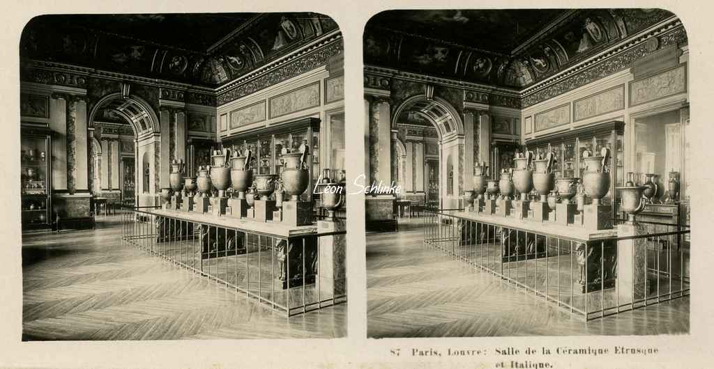 87 - Paris - Louvre - Salle des Céramiques Etrusques et Italiques