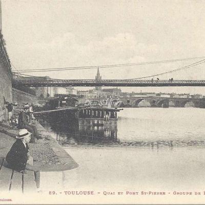 89 - Quai et Pont St-Pierre, groupe de pêcheurs