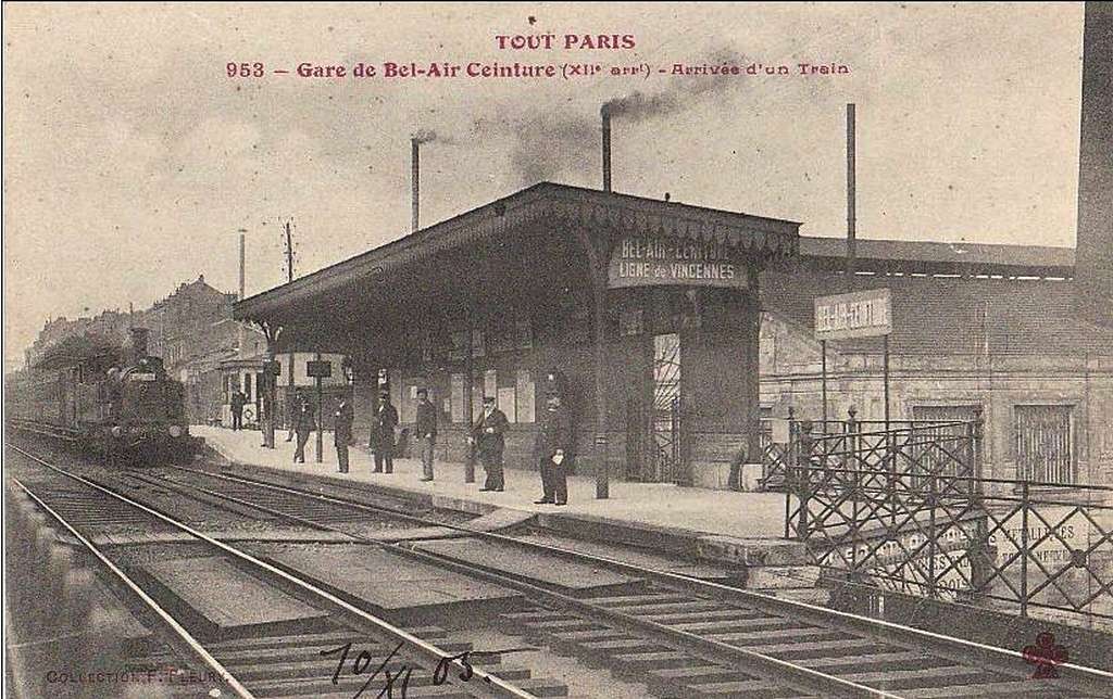 953 - Gare de Bel-Air Ceinture - Arrivée d'un Train