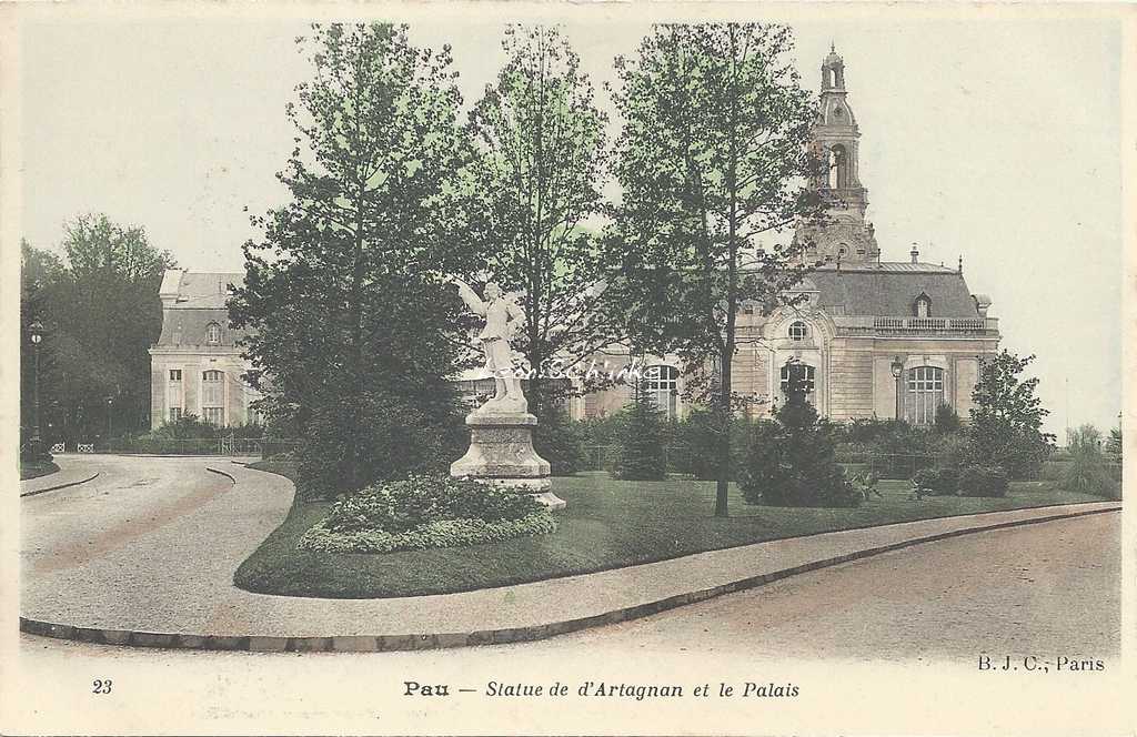 BJC 23 - Statue de d'Artagnan et le Palais