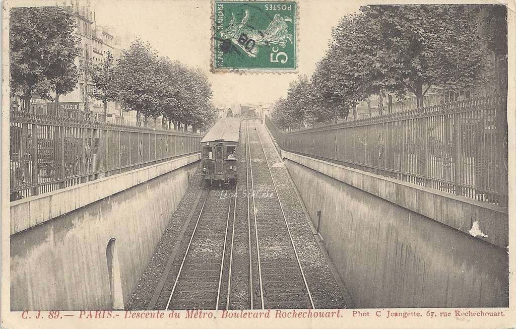CJ 89 - Descente du Métro, Boulevard Rochechouart