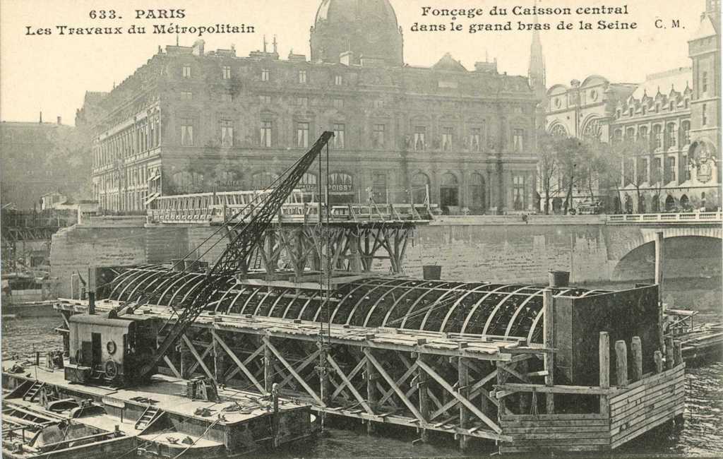 CM 633 - Fonçage du caisson central dans la Seine