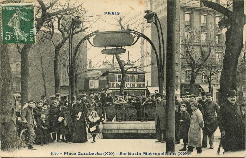 CP 1020 - Paris - Place Gambetta - Sortie du Métropolitain