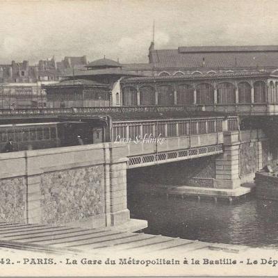 CR 242 - La Gare du Metropolitain à la Bastille - Le Départ