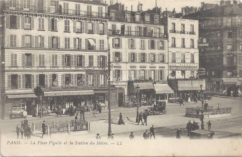 LL - La Place Pigalle et la Station du Métro