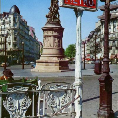 LES EDITIONS D'AUTEUIL 142 - PARIS - La Place Clichy