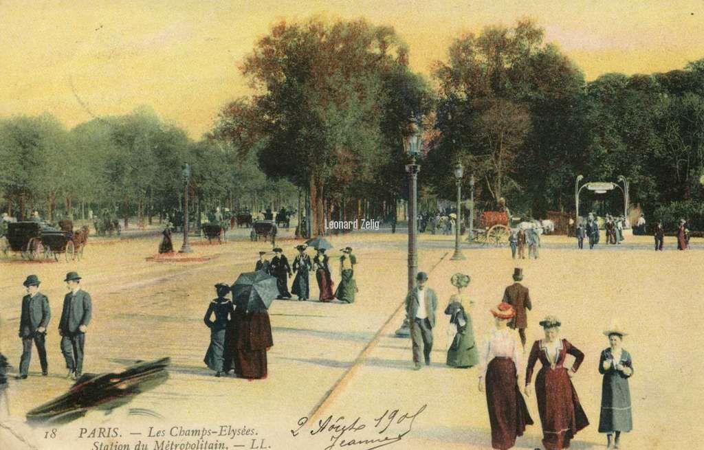 LL 18 - PARIS - Les Champs-Elysées. Station du Métropolitain