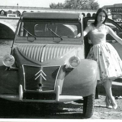 Lunais Collections 24 - Citroën 2CV sur les quais (1956)