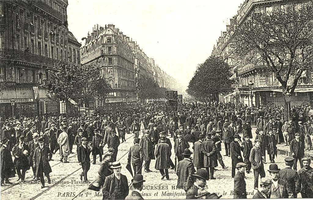 ND - PARIS 1er Mai - Curieux et Manifestants sur le Boulevard Magenta