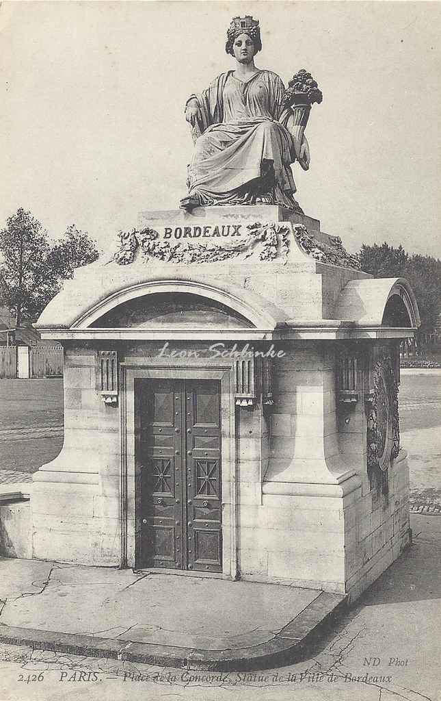 ND 2426 - Place de la Concorde, Statue de la Ville de Bordeaux