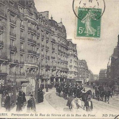 ND 3602 - Perspective de la Rue de Sèvres et de la Rue du Four