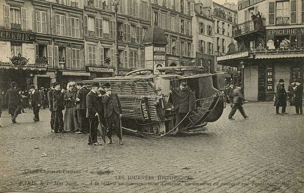ND - PARIS -  1er Mai  - Un omnibus est renversé