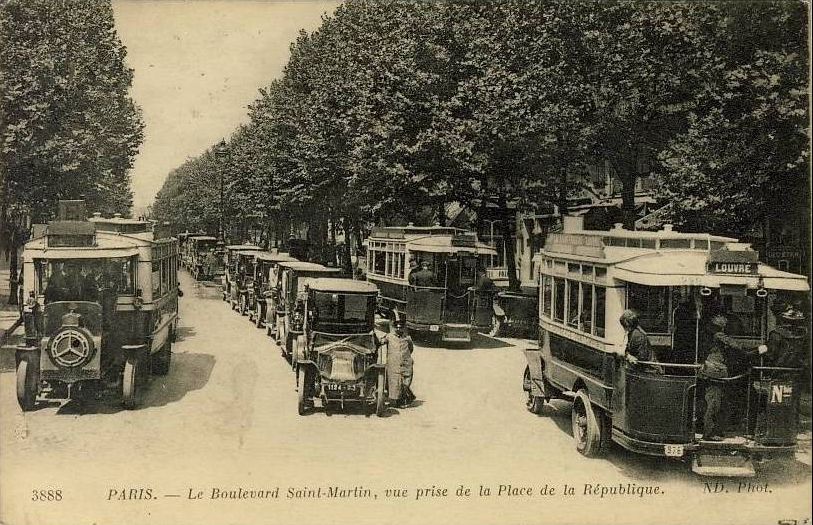 ND 3888 - PARIS - Le Boulevard Saint-Martin, vue prise de la Place de la République
