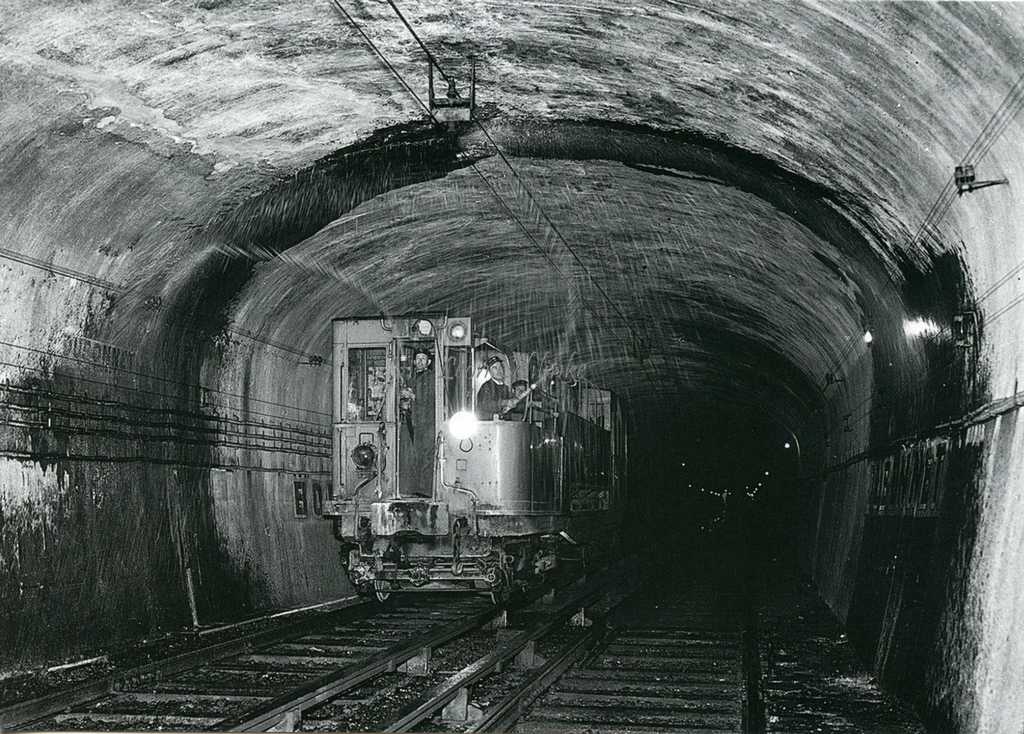 Truck chauleur - Désinfection des tunnels en 1958