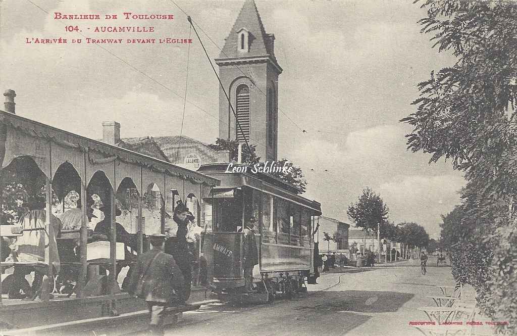 104 - Aucamville - L'arrivée du Tramway devant l'église