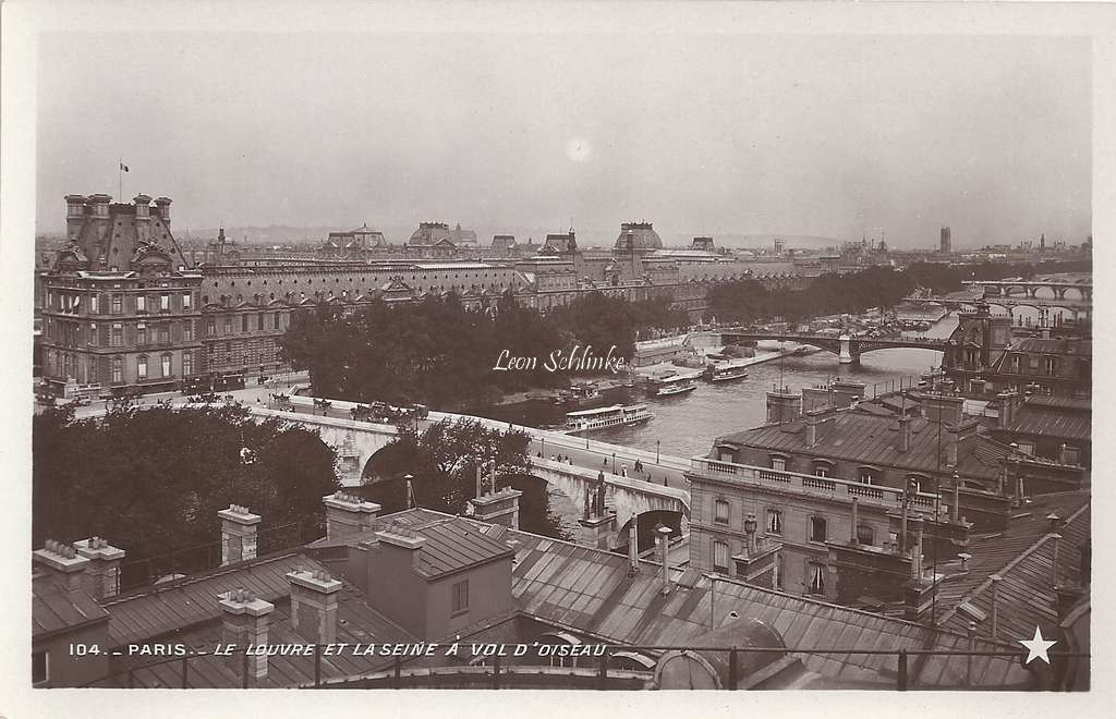104 - Le Louvre et la Seine à vol d'oiseau