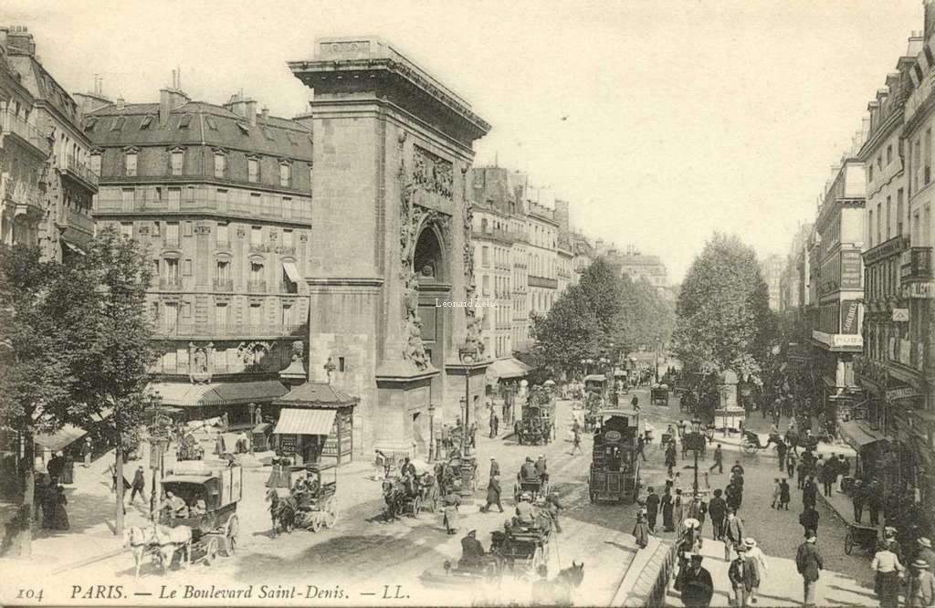 104 - PARIS - Le Boulevard Saint-Denis