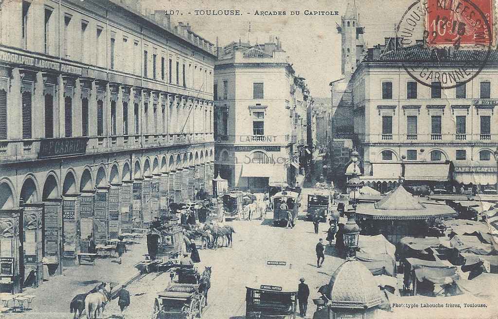107 - Arcades du Capitole (légende en noir)