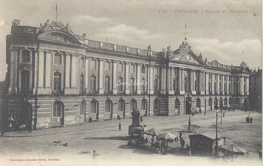 110 - Façade  du  Capitole