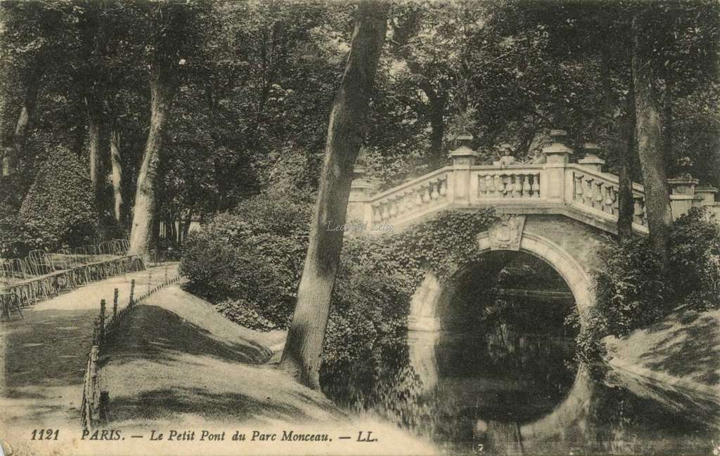 1121 - PARIS - Le Petit Pont du Parc Monceau