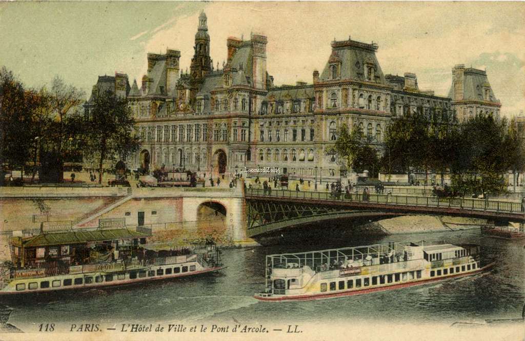 118 - PARIS - L'Hôtel de Ville et le Pont d'Arcole.