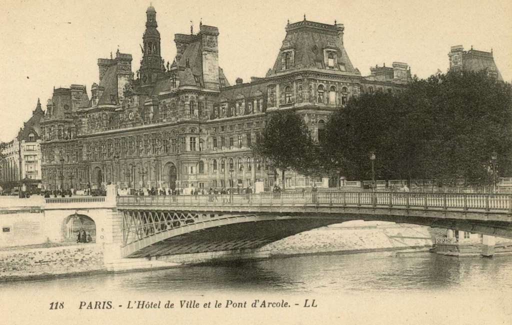 118 - PARIS - L'Hôtel de Ville et le POnt d'Arcole