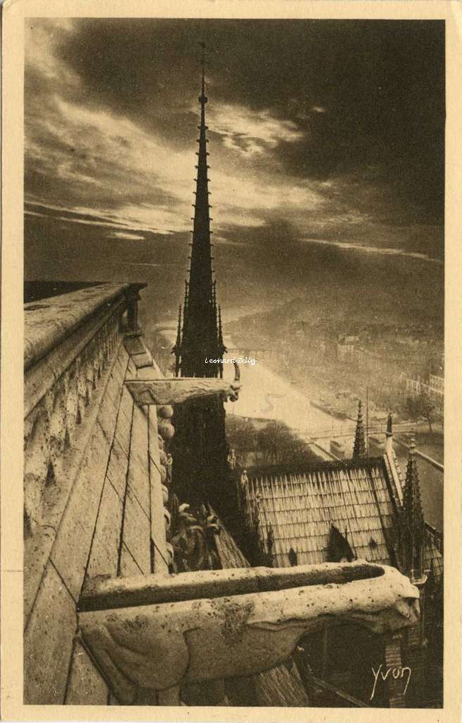 121 - Notre-Dame de Paris - Le Transept  (côté Est)